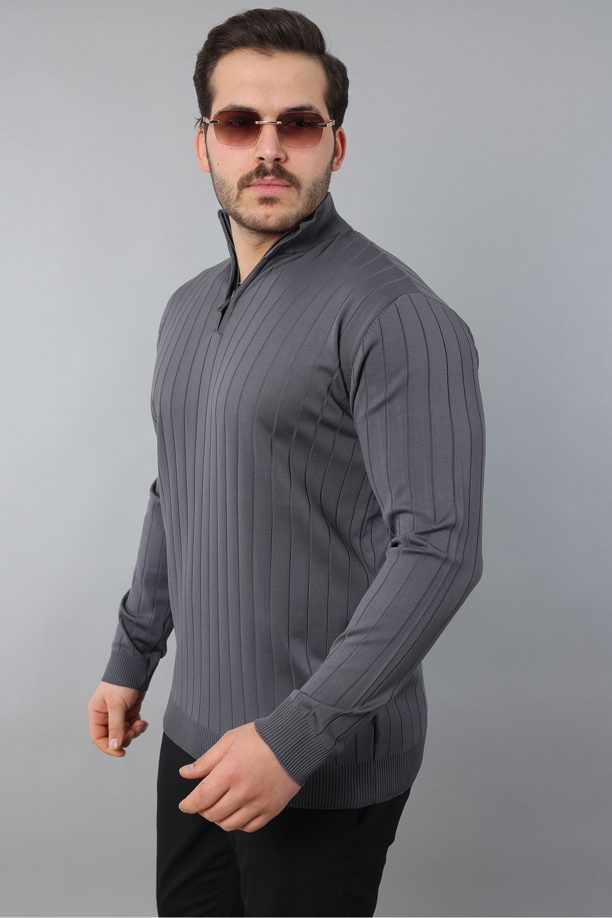 Erkek Dik Yaka Uzun Kol Yarım Fermuar Kendinden Desenli Triko