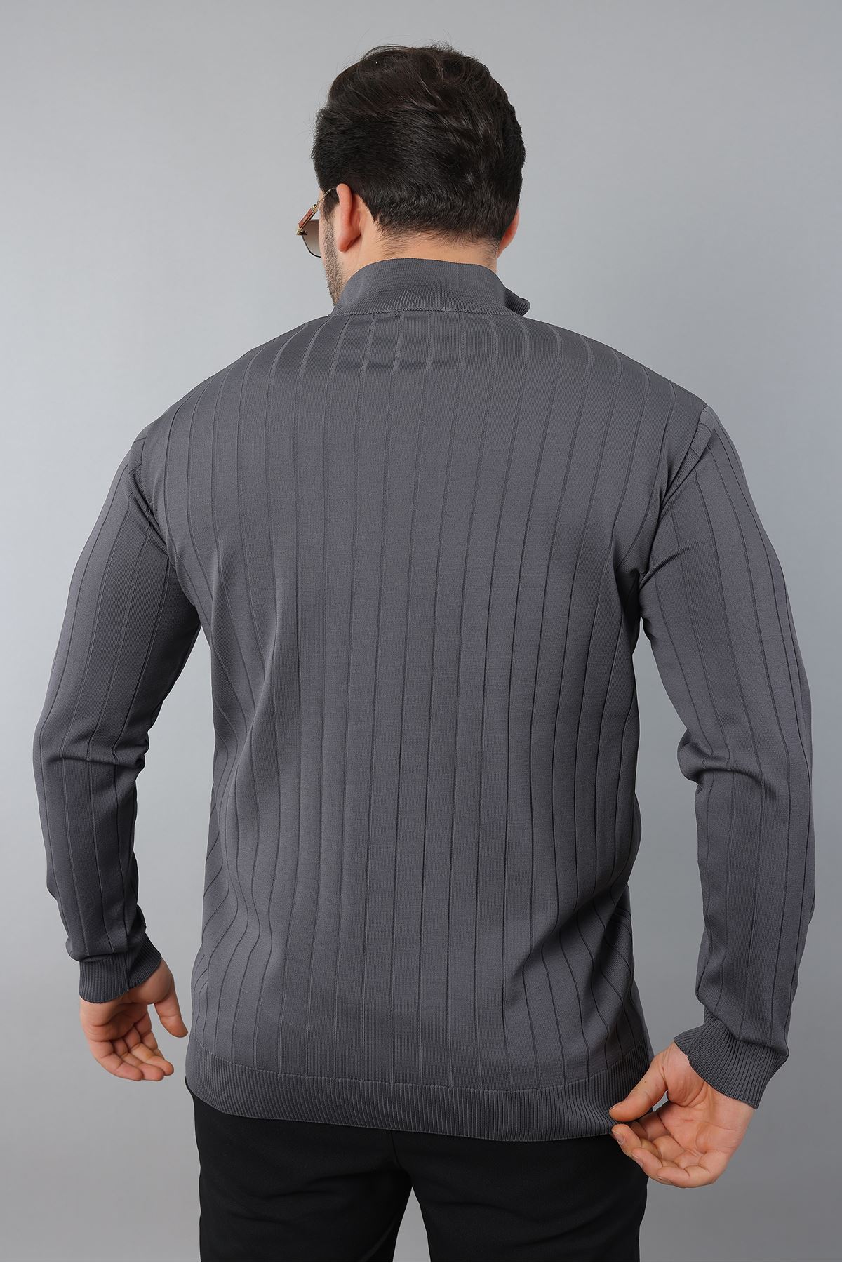 Erkek Dik Yaka Uzun Kol Yarım Fermuar Kendinden Desenli Triko