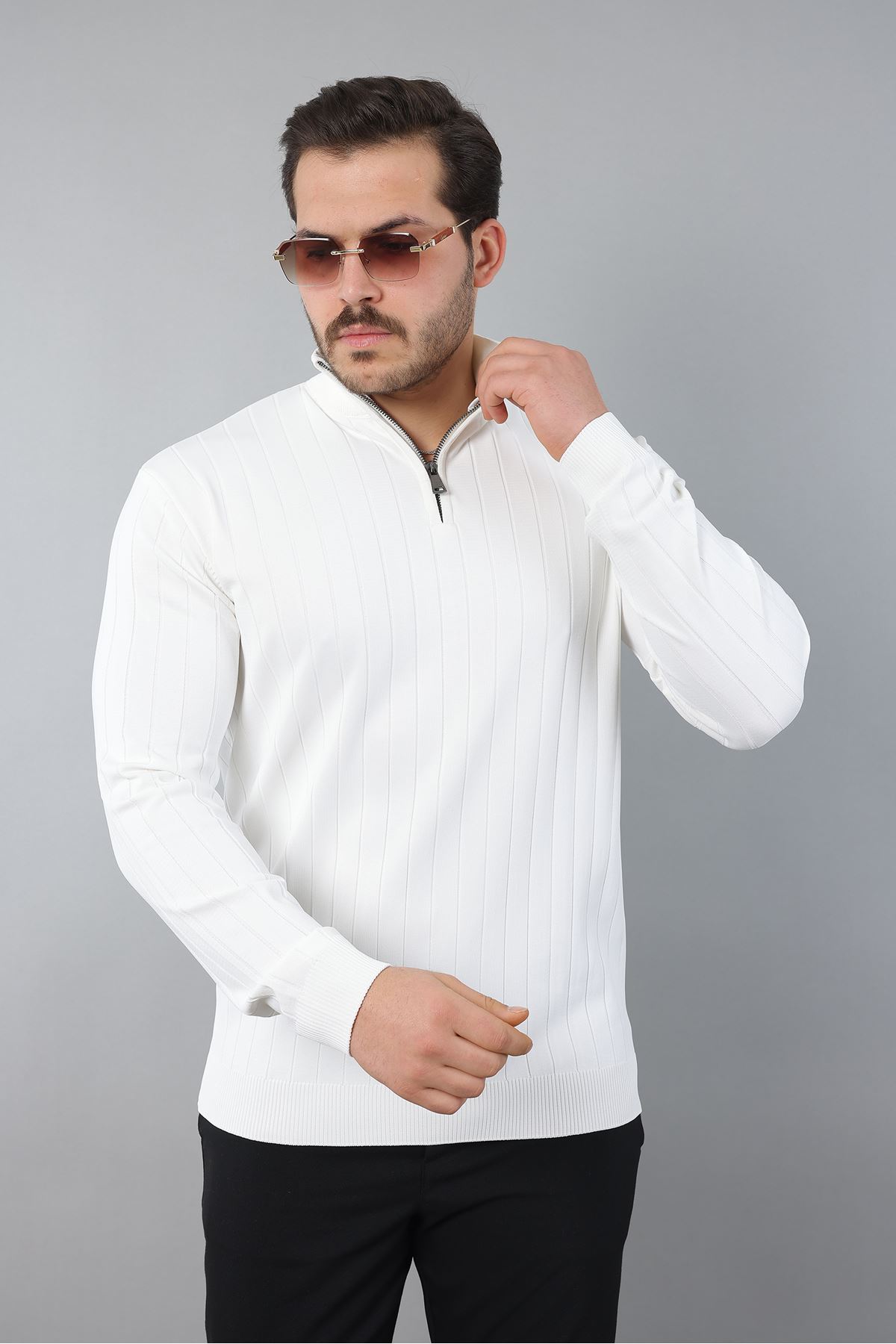 Erkek Dik Yaka Uzun Kol Yarım Fermuar Kendinden Desenli Triko