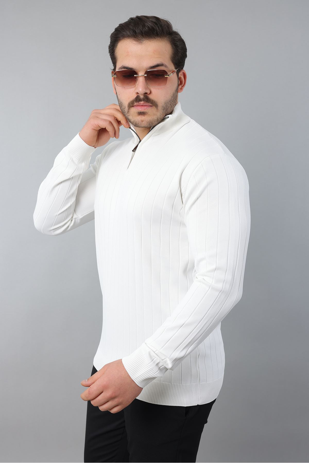 Erkek Dik Yaka Uzun Kol Yarım Fermuar Kendinden Desenli Triko