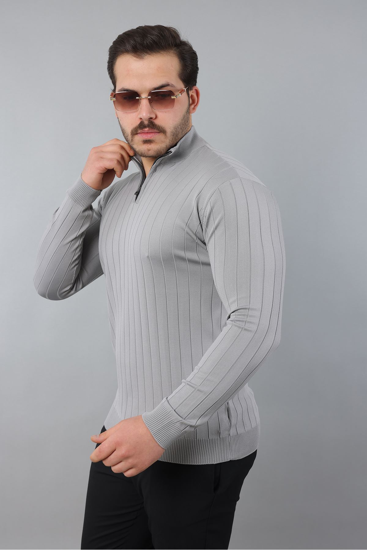 Erkek Dik Yaka Uzun Kol Yarım Fermuar Kendinden Desenli Triko