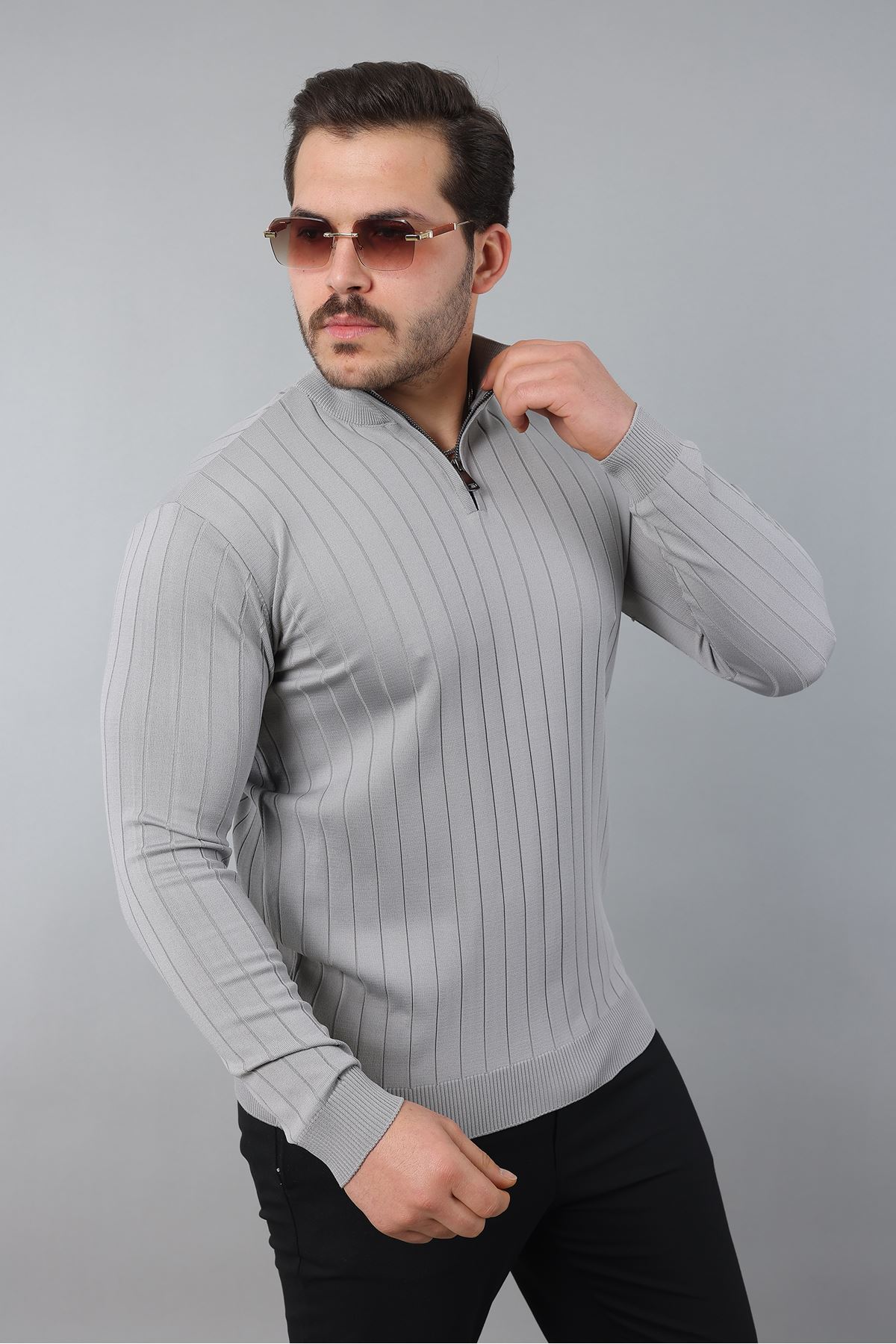 Erkek Dik Yaka Uzun Kol Yarım Fermuar Kendinden Desenli Triko