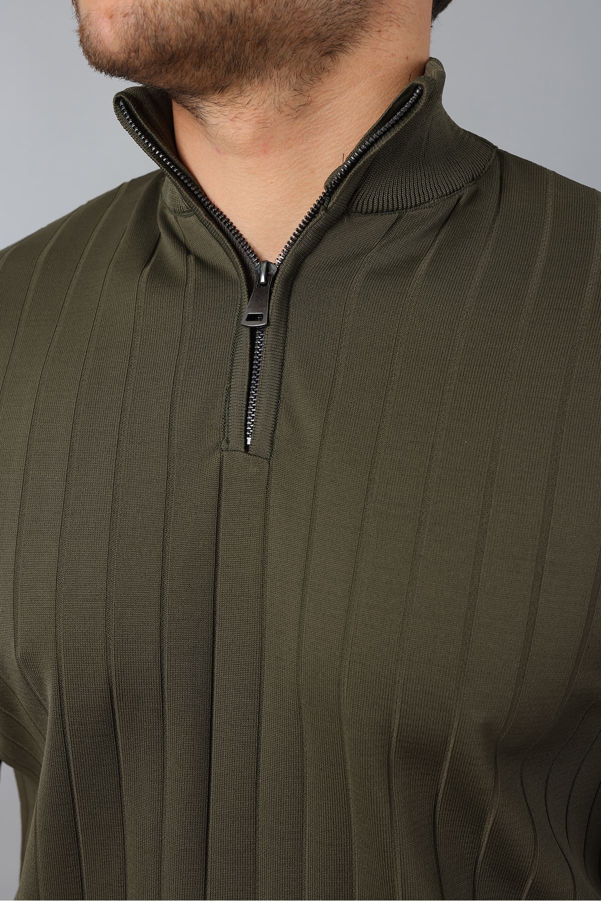 Erkek Dik Yaka Uzun Kol Yarım Fermuar Kendinden Desenli Triko