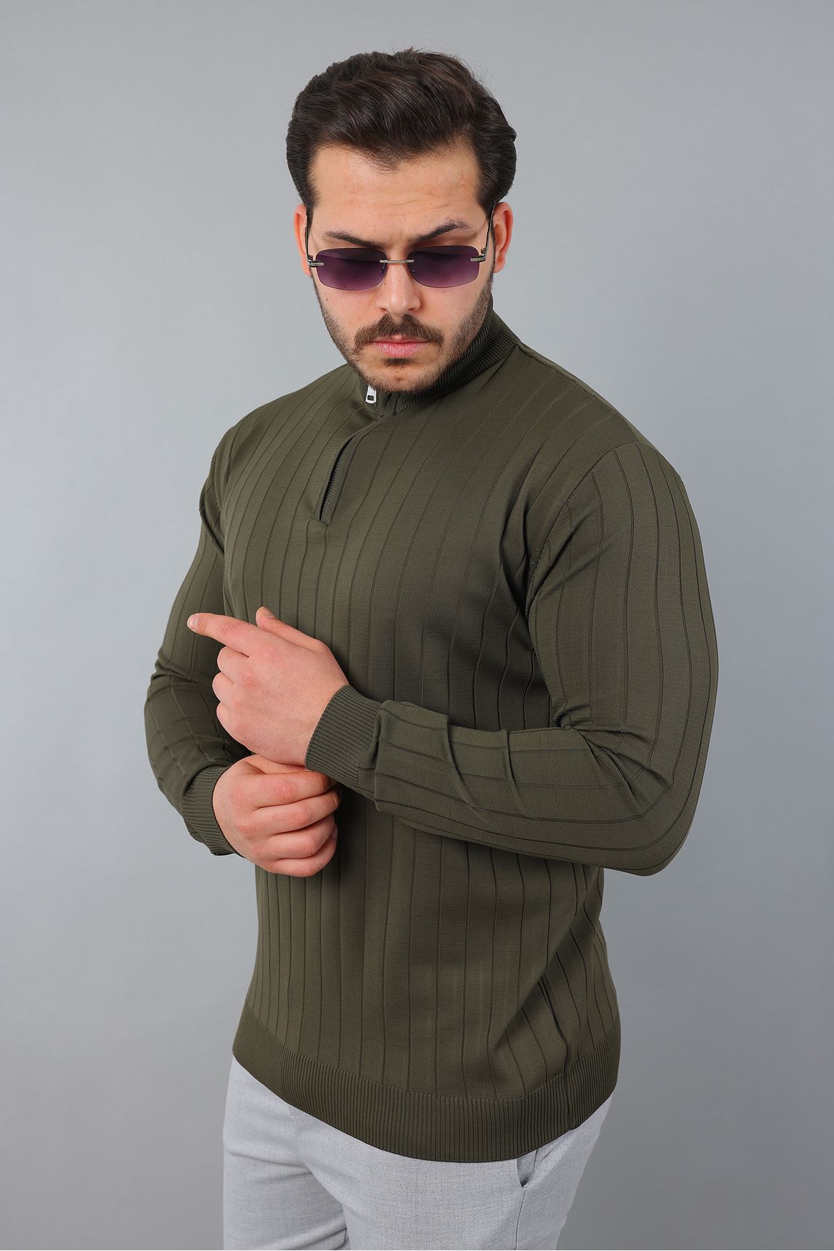 Erkek Dik Yaka Uzun Kol Yarım Fermuar Kendinden Desenli Triko