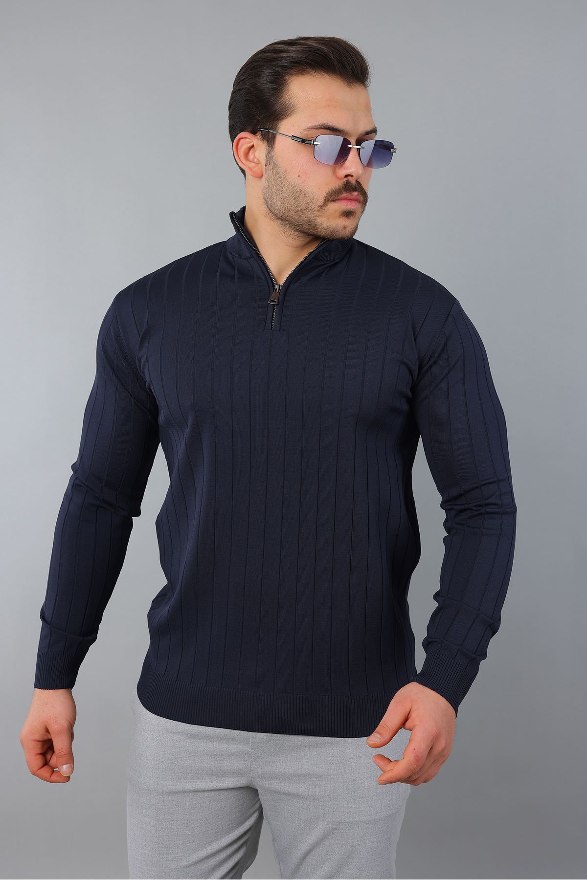 Erkek Dik Yaka Uzun Kol Yarım Fermuar Kendinden Desenli Triko