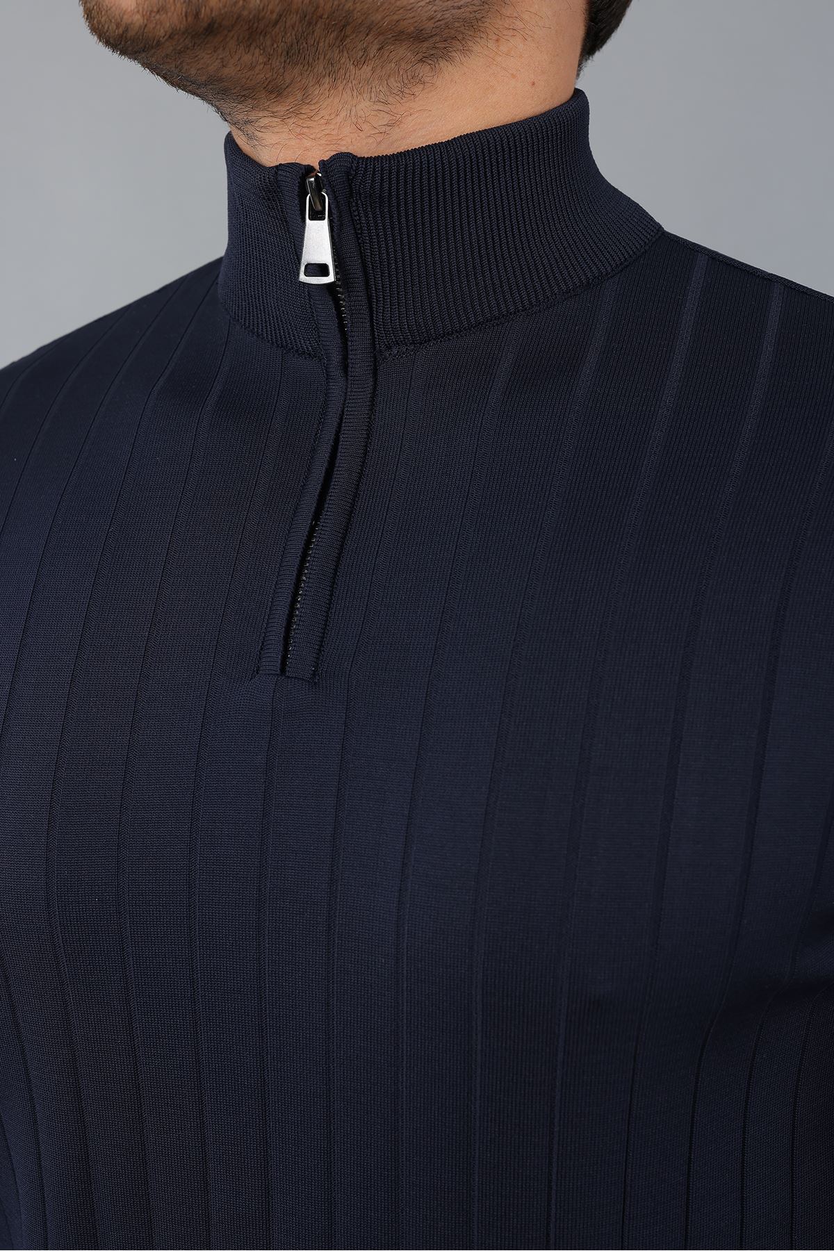 Erkek Dik Yaka Uzun Kol Yarım Fermuar Kendinden Desenli Triko