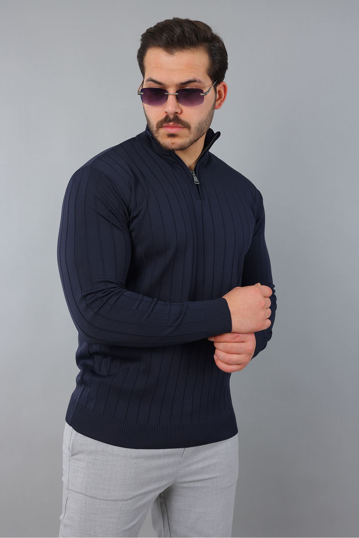 Erkek Dik Yaka Uzun Kol Yarım Fermuar Kendinden Desenli Triko
