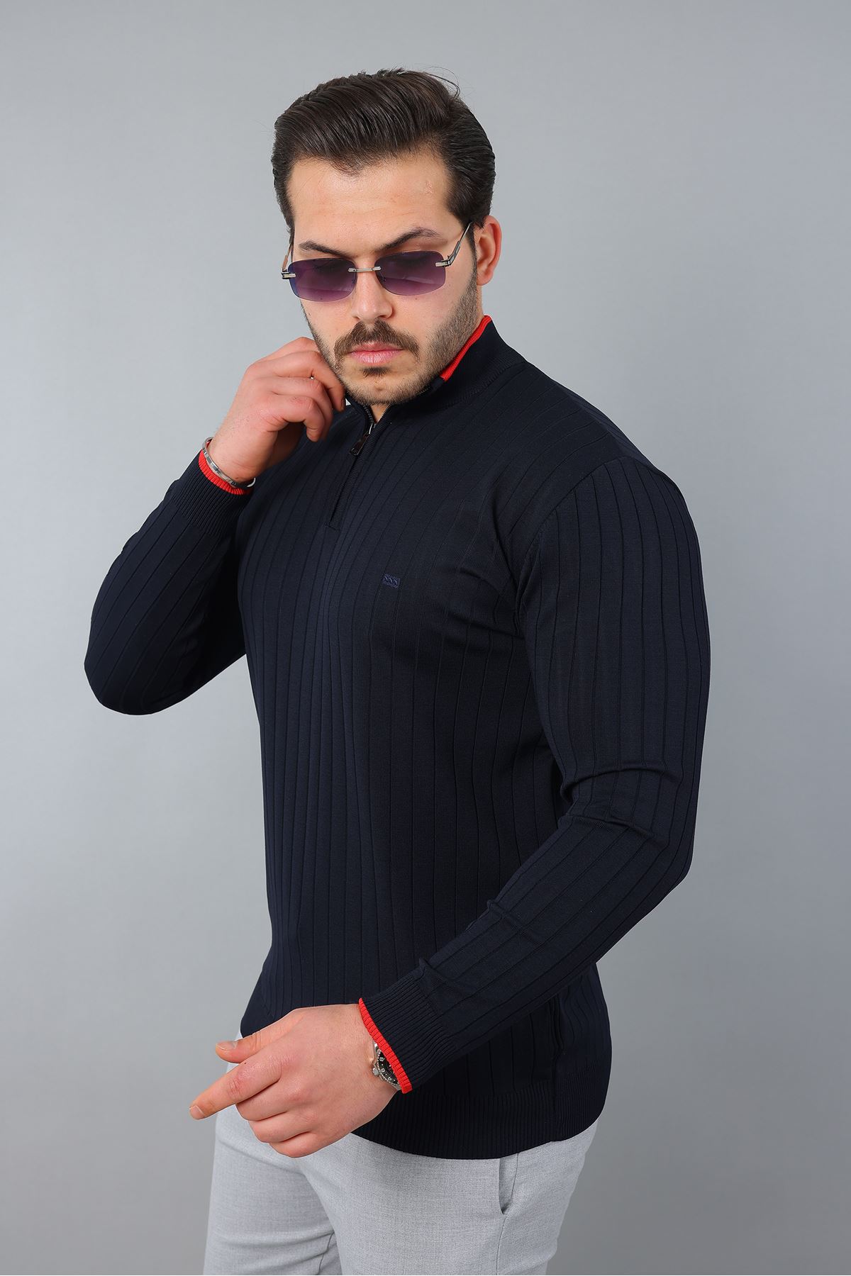 Erkek Uzun Kol Dik Yaka Biyeli Yarım Fermuar Kendinden Desenli Triko