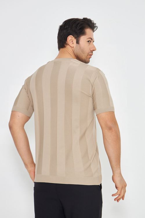 Erkek Kısa Kollu Bisiklet Yaka Düz Kabartma Desen Yaza Uygun Ve Günlük Kullanıma Şık Rahat Triko