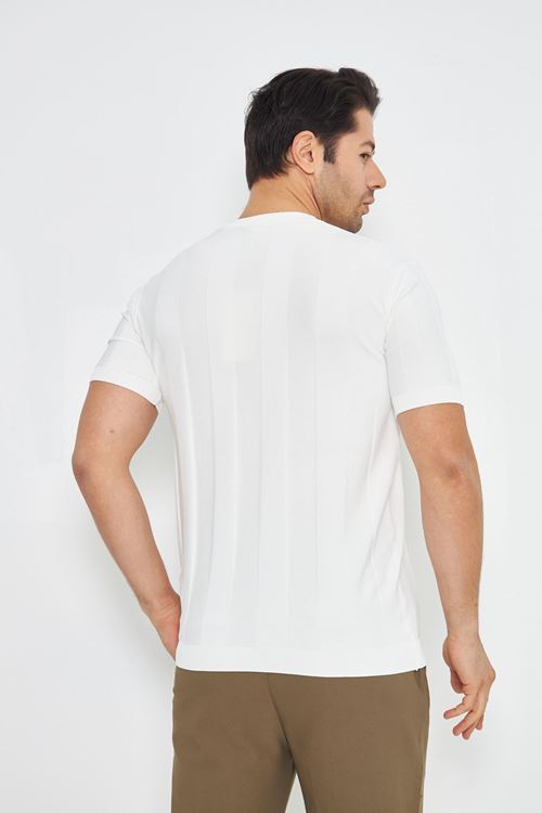 Erkek Kısa Kollu Bisiklet Yaka Düz Kabartma Desen Yaza Uygun Ve Günlük Kullanıma Şık Rahat Triko