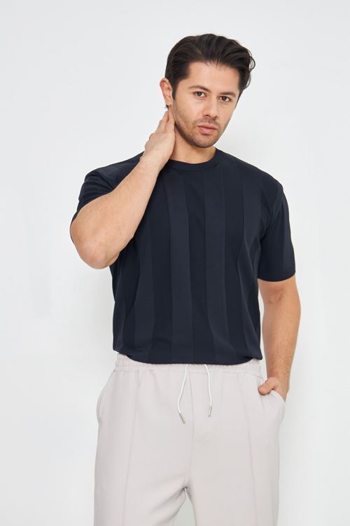 Erkek Kısa Kollu Bisiklet Yaka Düz Kabartma Desen Yaza Uygun Ve Günlük Kullanıma Şık Rahat Triko