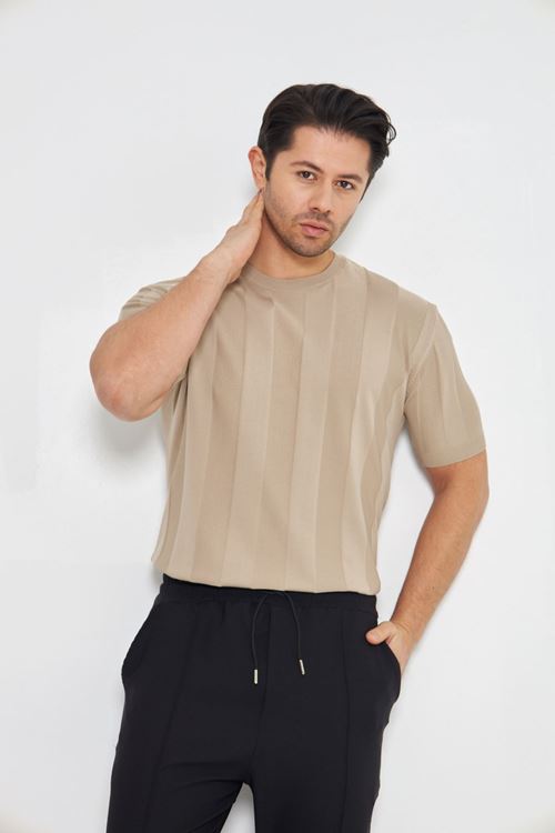 Erkek Kısa Kollu Bisiklet Yaka Düz Kabartma Desen Yaza Uygun Ve Günlük Kullanıma Şık Rahat Triko