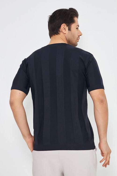 Erkek Kısa Kollu Bisiklet Yaka Düz Kabartma Desen Yaza Uygun Ve Günlük Kullanıma Şık Rahat Triko