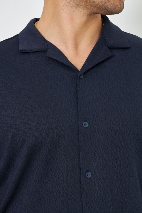 Erkek Yarım Oversize Uzun Kol Apaçi Yaka Ütü Gerektirmeyen Crep Desen Gömlek